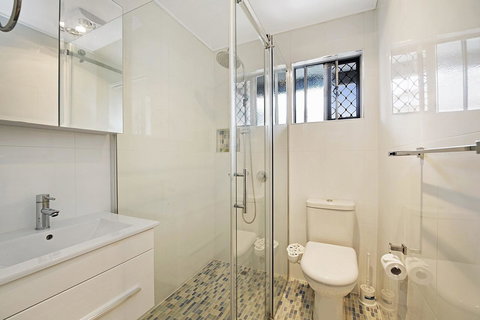 Fishing And Swimming At Your Doorstep - Sylvan Beach Esp, Bellara - Accommodation Mooloolaba 13