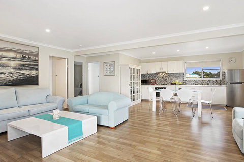 Fishing And Swimming At Your Doorstep - Sylvan Beach Esp, Bellara - Accommodation Mooloolaba 6