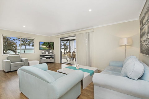 Fishing And Swimming At Your Doorstep - Sylvan Beach Esp, Bellara - Accommodation Mooloolaba 17