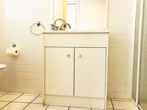 'Bagnall Views' 2/161 Government Rd - Stylish & Modern Duplex Across The Road To The Waters Edge - Accommodation Mooloolaba 2