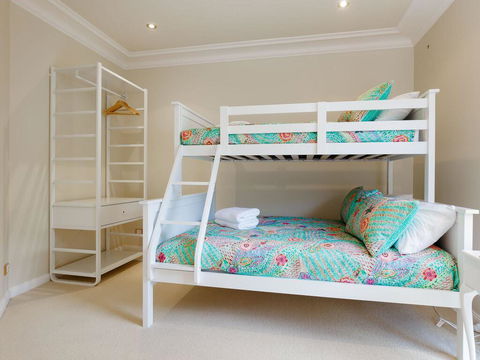 'Baylife Villa' 4a Warruga St - Large Home With WIFI, Netflix, Aircon, Linen & Spectacular Views - Accommodation Mooloolaba 1