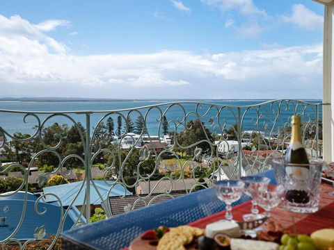 'Baylife Villa' 4a Warruga St - Large Home With WIFI, Netflix, Aircon, Linen & Spectacular Views - Accommodation Mooloolaba 0