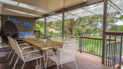 'RIVERSIDE RETREAT' 544 Ocean Drive, North Haven - Accommodation Mooloolaba 0