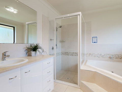 'Sandy Point Haven', 21a Sandy Point Rd - Stylish Haven With WIFI, Air Conditioning & Water Views - Accommodation Mooloolaba 1