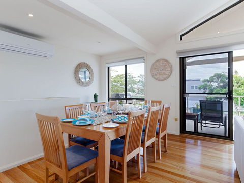 'Sandy Point Haven', 21a Sandy Point Rd - Stylish Haven With WIFI, Air Conditioning & Water Views - Accommodation Mooloolaba 3