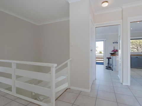 'SeaHaven', 2 Richardson Ave - Large Home With Aircon, Smart TV, WIFI, Netflix & Boat Parking - Accommodation Mooloolaba 1