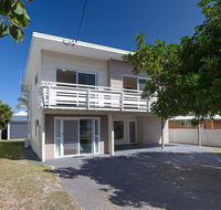 'SeaHaven' 2 Richardson Ave - Large home with Aircon Smart TV WIFI Netflix  Boat Parking - Accommodation Mooloolaba
