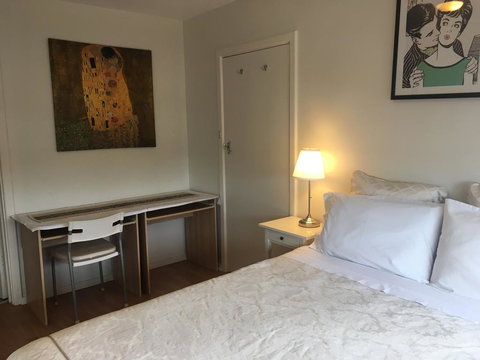 'The Mount' Trendy With City Views - Accommodation Mooloolaba 2