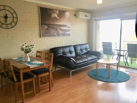 'The Mount' Trendy With City Views - Accommodation Mooloolaba 1