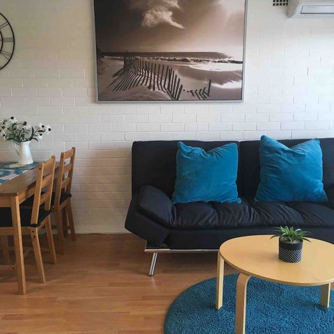 'The Mount' Trendy With City Views - Accommodation Mooloolaba 3