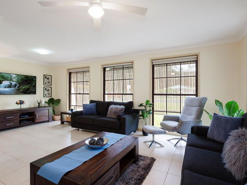 'Willows At The Bay' 111 Horace St - Large House With Aircon, WIFI And Boat Parking. - Accommodation Mooloolaba 1