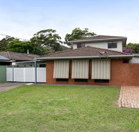 'Willows At The Bay' 111 Horace St - Large House with Aircon WIFI and Boat Parking. - Accommodation Mooloolaba