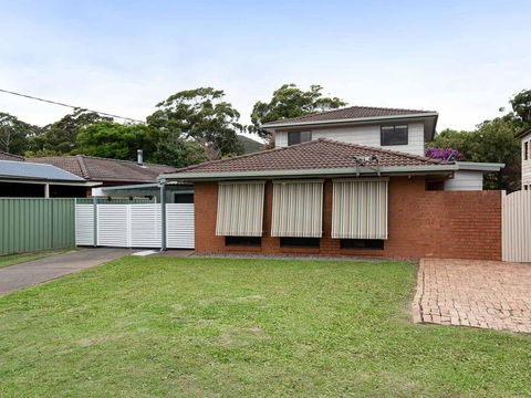 'Willows At The Bay' 111 Horace St - Large House With Aircon, WIFI And Boat Parking. - Accommodation Mooloolaba 0