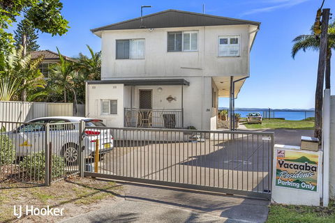 'Yacaaba' Beautiful Waterfront Location - Accommodation Mooloolaba 0