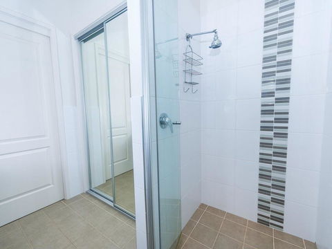 1 'Florida', 5 Lillian Street - 2 Min Walk To Beach, Shops & Restaurants - Accommodation Mooloolaba 2