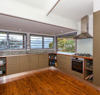 1 / 20 Cumming Parade - Accommodation Mooloolaba