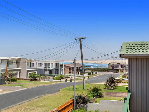 1/32 Ocean Avenue - Three Bedrooms, Three Bathrooms, Air Con, Boat Parking & Water Views - Accommodation Mooloolaba 0