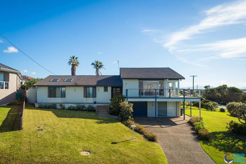 106 Ocean Parade Dalmeny - Accommodation Mooloolaba 0