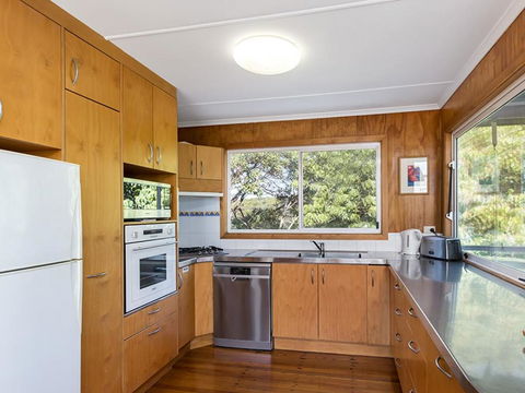 12 Yarrong Road - Accommodation Mooloolaba 3