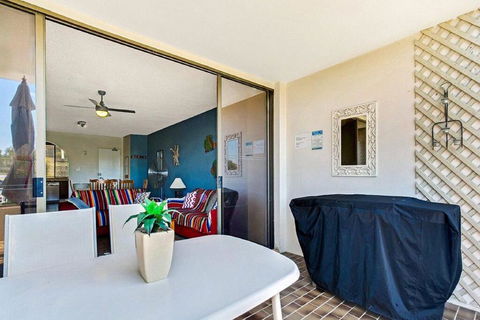 14 'THE DUNES', 38 MARINE DR - LARGE UNIT WITH POOL, TENNIS COURT AND DIRECTLY ACROSS FROM FINGAL - Accommodation Mooloolaba 1