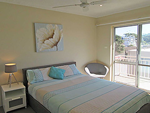 15 'Kanangra', 39 Soldiers Point Road - Fantastic Unit Right On The Water - Accommodation Mooloolaba 1