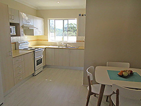 15 'Kanangra', 39 Soldiers Point Road - Fantastic Unit Right On The Water - Accommodation Mooloolaba 3
