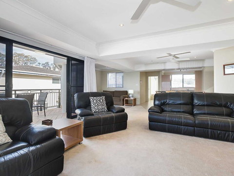 2/137 Soldiers Point Road - Luxury Unit On The Waterfront With Aircon And Free Unlimited Wi Fi - Accommodation Mooloolaba 3