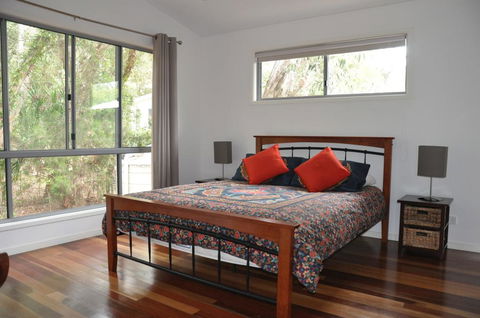 24 Esprit Drive - Beach Home With Open Plan Living And Walking Distance To Beach - Accommodation Mooloolaba 3