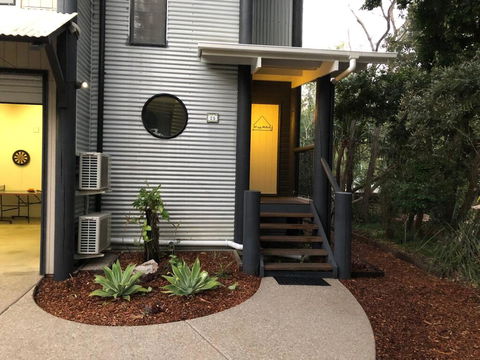 25 Naiad Court - Rainbow Shores, The Ultimate Beachside Executive Property, Air Conditioned - Accommodation Mooloolaba 2