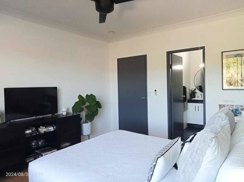 Cairns Chic Suite - Apartment A - Accommodation Mooloolaba 2