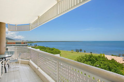 Cairns Ocean View Apartment - Accommodation Mooloolaba 3