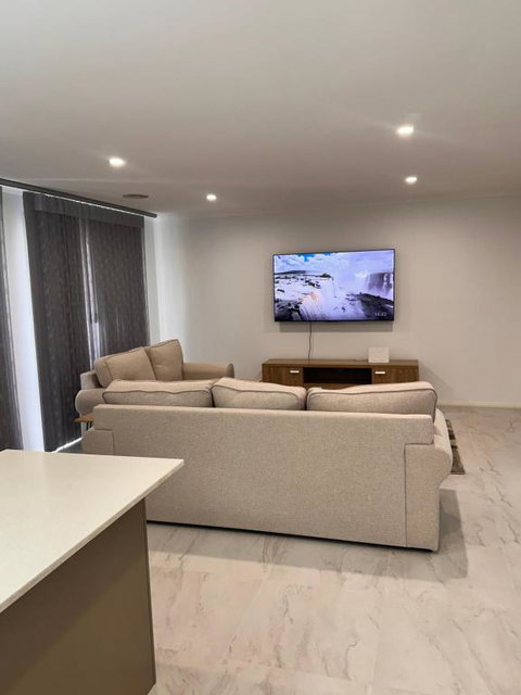 Canberra 3 Bedroom Home To Remember - Accommodation Mooloolaba 0