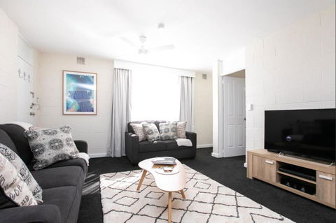 CBD Apartment By The Park: WiFi & Parking - Accommodation Mooloolaba 0