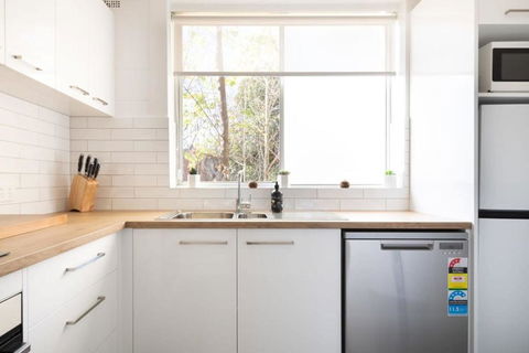 CBD Apartment By The Park: WiFi & Parking - Accommodation Mooloolaba 3