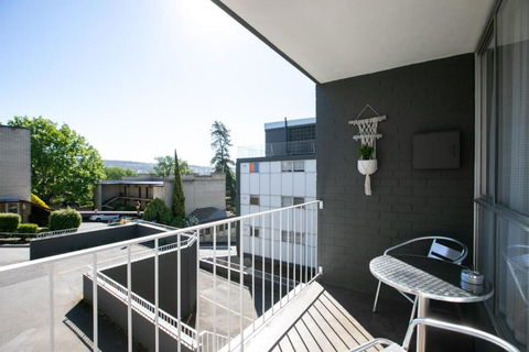 CBD Apartment By The Park: WiFi & Parking - Accommodation Mooloolaba 2