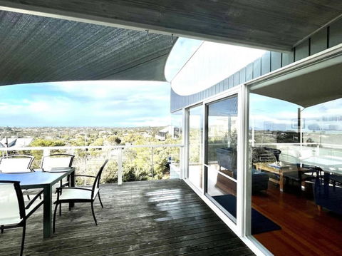 CLASSIC COASTAL ESCAPE Sensational Sea Views - Accommodation Mooloolaba 0
