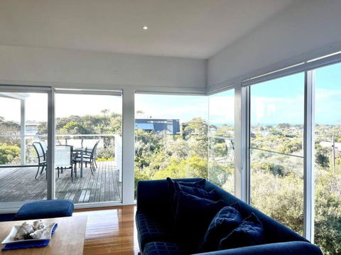 CLASSIC COASTAL ESCAPE Sensational Sea Views - Accommodation Mooloolaba 2