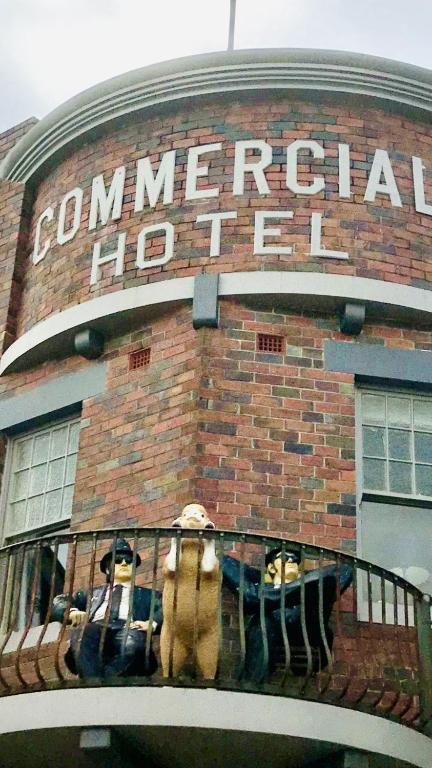COMMERCIAL HOTEL KANIVA - Accommodation Mooloolaba 3
