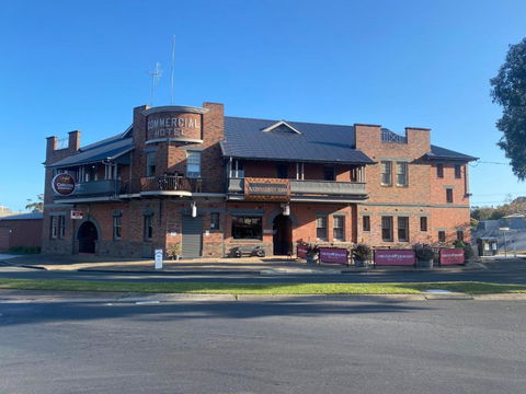 COMMERCIAL HOTEL KANIVA - Accommodation Mooloolaba 0