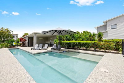 Coastal Oasis - Pool, Parking, Walk to Everything