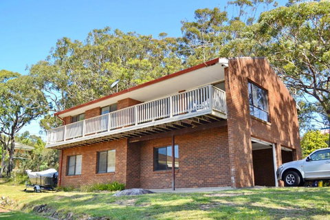 Dalesview Retreat - Bring Your Own Linen - Accommodation Mooloolaba 0