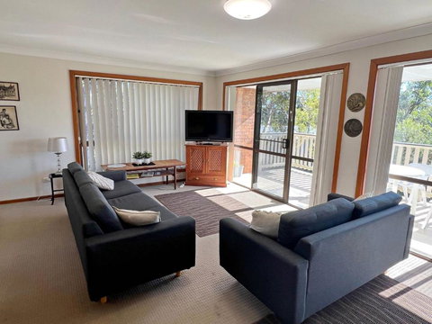 Dalesview Retreat - Bring Your Own Linen - Accommodation Mooloolaba 4