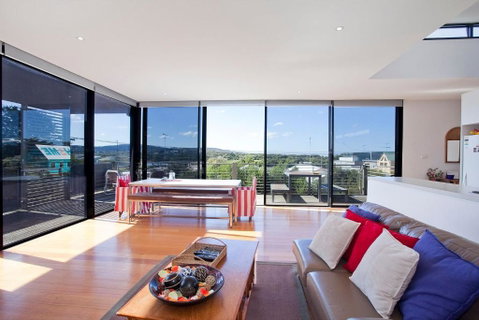 Debonair 1 - Accommodation Mooloolaba 2