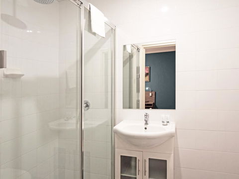 28 Hotel - Accommodation Mooloolaba 2