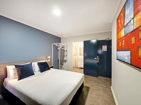 28 Hotel - Accommodation Mooloolaba 1