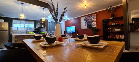 3 BEDROOM CITY ESCAPE - CHAMPAGNE STAYS Darwin - Accommodation Mooloolaba 3