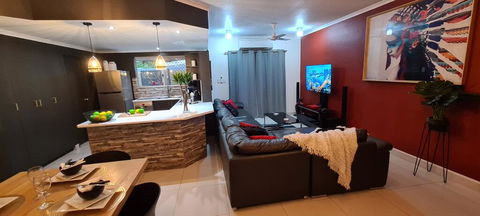 3 BEDROOM CITY ESCAPE - CHAMPAGNE STAYS Darwin - Accommodation Mooloolaba 1