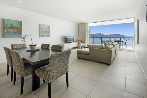 3 Bedroom Ultimate Luxury Waterfront - Accommodation Mooloolaba 3