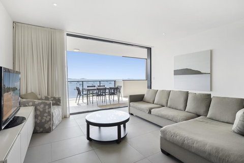3 Bedroom Ultimate Luxury Waterfront - Accommodation Mooloolaba 1