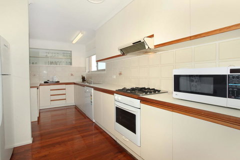 32 Barra Crescent, Coolum Beach. Bond 500, FOXTEL, WIFI, Linen Supplied - Accommodation Mooloolaba 3